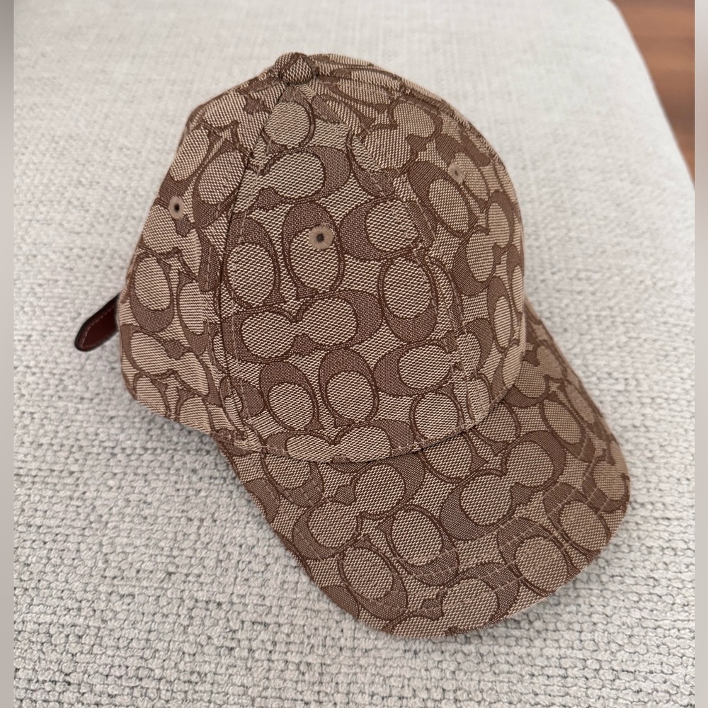Coach Limited Edition women hat Brown Authentic Logo